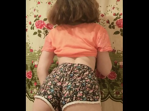❤️ Seksual yosh go'dak kamerada uning shortilarini echib tashlamoqda seks da bizda